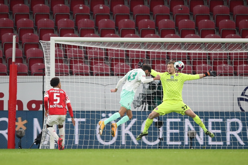 ブレーメン、19歳のデビュー弾で10試合ぶり白星…大迫は72分までプレー