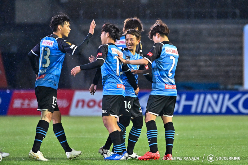 川崎Fが早くも10勝目！　大雨のなか福岡撃破…遠野大弥が1ゴール1アシストの活躍