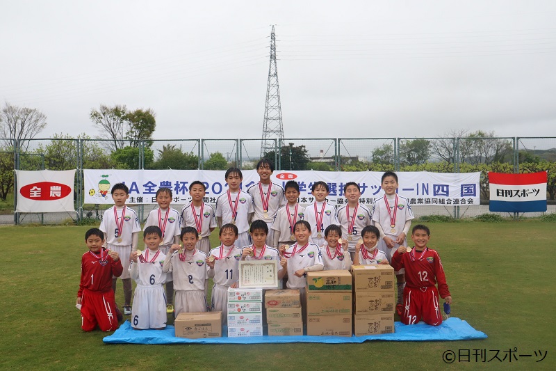 豪雨の『JA全農杯全国小学生選抜サッカーIN四国』を制したのは徳島ヴォルティスジュニア！　ライバルへ火を灯し、磨いた技で全国大会へ