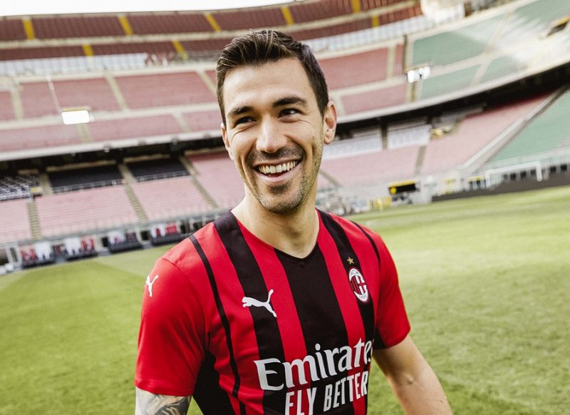 21AW_TS_AC-Milan_Home_Romagnoli_006_RGB