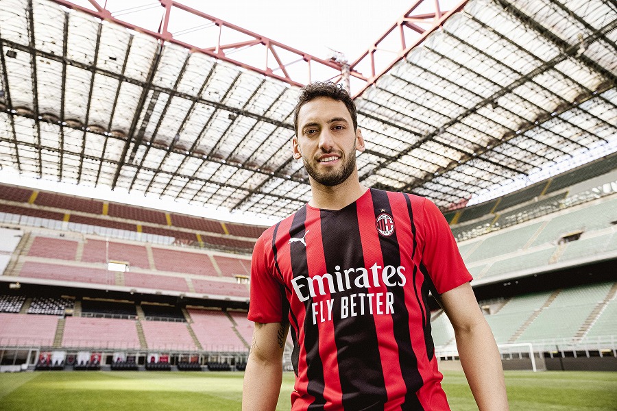 プーマ提供 ミランの来季ホームユニが発表 Move Like Milan がコンセプト サッカーキング