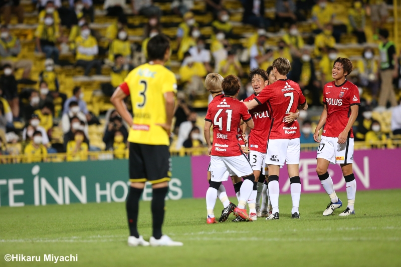 浦和、宇賀神の鮮やかミドル弾などで2発快勝！　柏はトンネル抜け出せず8戦未勝利