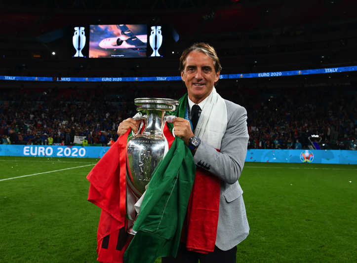 タッチライン外での攻防？　監督たちのファッションで振り返るEURO2020