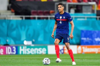 パリ サンジェルマンの果てなき野望 華の都 で起きた現代版の フランス革命 に迫る サッカーキング