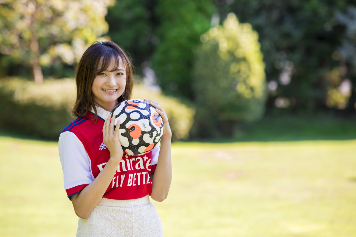 【サッカーキング×Pococha】「公認チアライバー決定戦」を勝ち抜いた「あいちゃ」さんが、アーセナルの新ユニを着て登場！