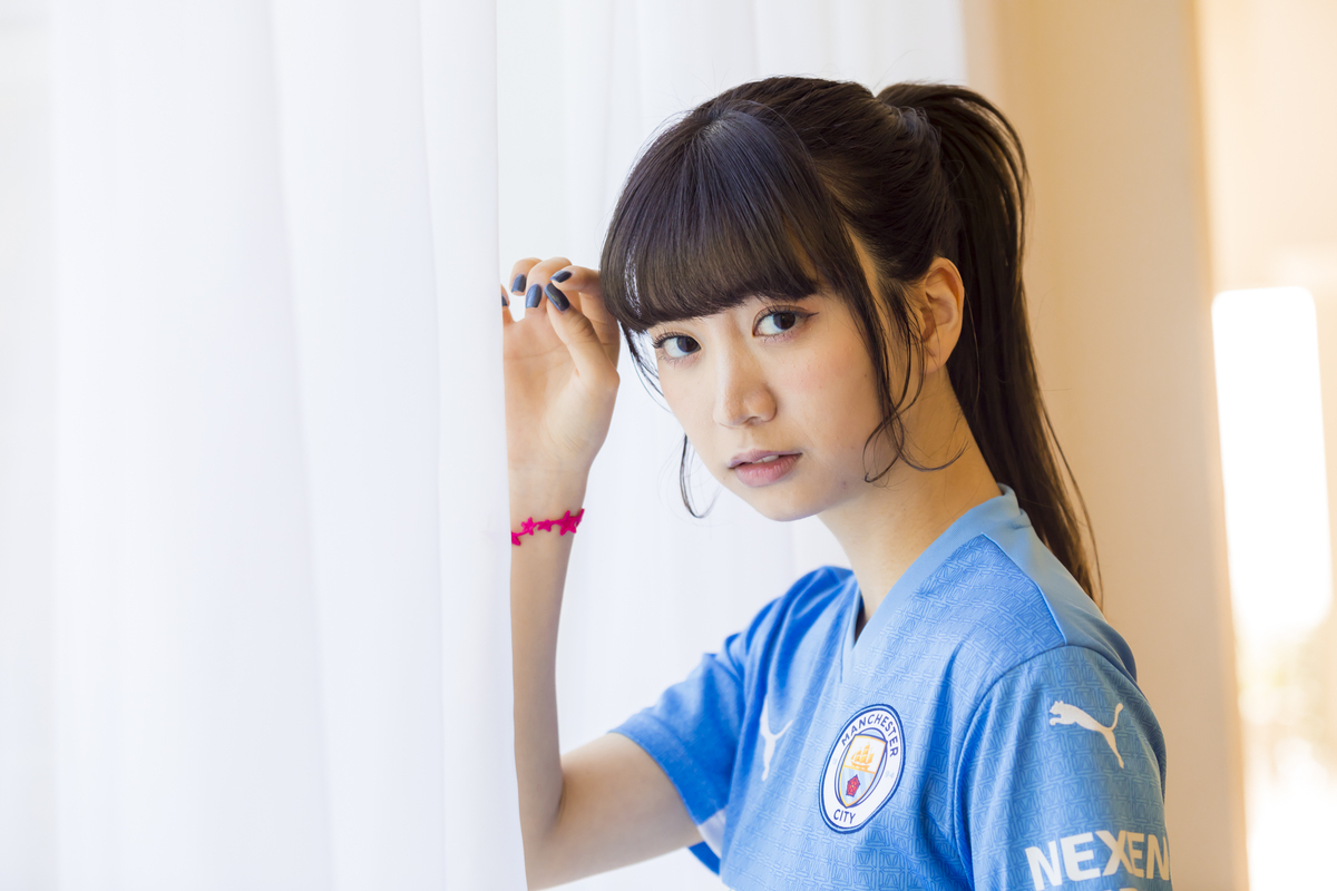 【サッカーキング×Pococha】「公認チアライバー決定戦」を勝ち抜いた「源藤アンリ」さんが、マンチェスター・シティの新ユニを着て登場！