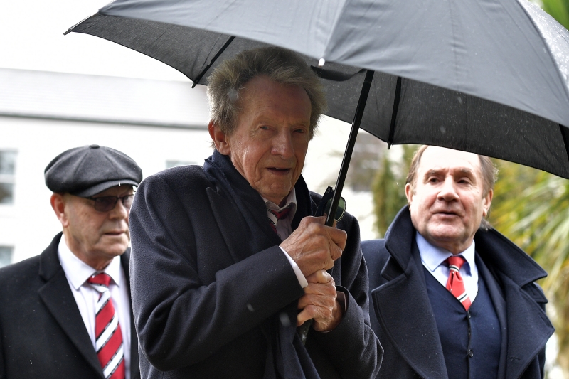 デニス ロー氏が混合型認知症と診断 60年代に活躍したマンuのレジェンド サッカーキング