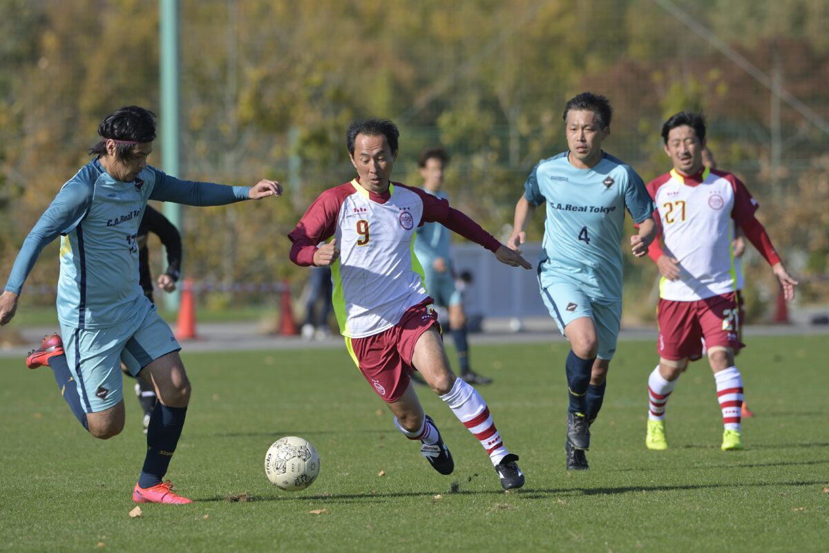 第2回全国シニアサッカー大会にオムロンが協賛　低周波治療器でリカバリーケアをサポート