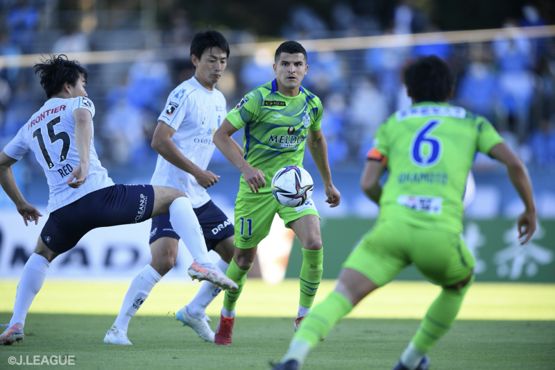 湘南が終盤の2得点で逆転勝利！　山口監督は“神奈川ダービー”で嬉しい初白星