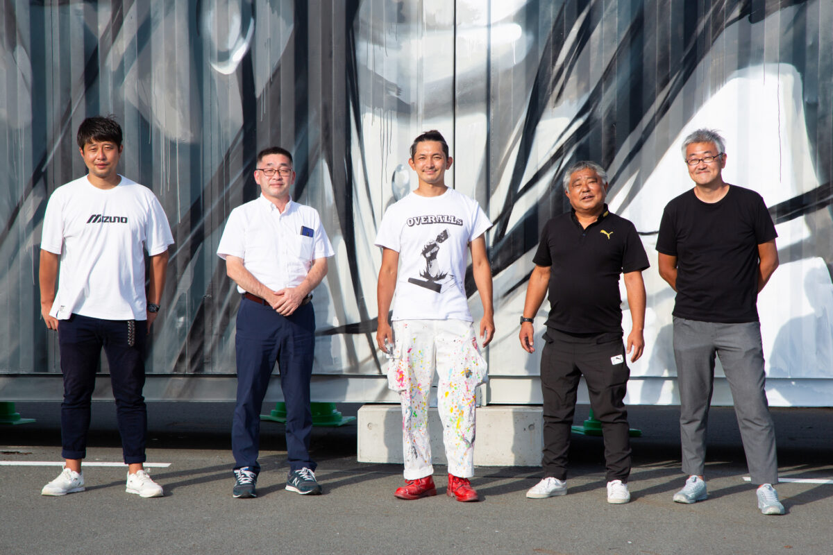 【ミズノ】“円陣”ウォールアートの制作ドキュメンタリー公開　OVER ALLsや中村憲剛氏らが作品への思いを語る