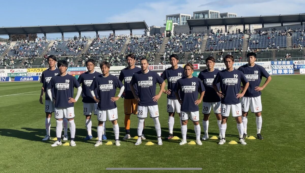 J3第26節に臨むカターレ富山が“応援Tシャツ”を着て入場