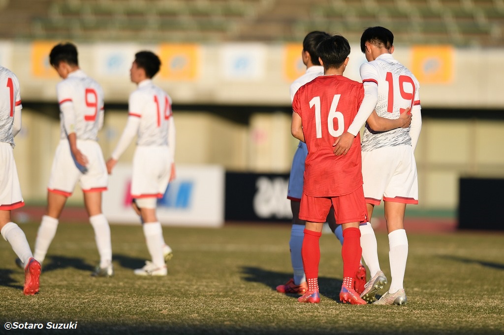 【写真ギャラリー】2021.12.29 第100回全国高校サッカー選手権大会 1回戦 秋田商 0－1 東福岡