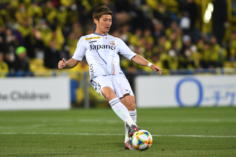 長崎DF亀川諒史が横浜FCへ完全移籍「1年でのJ1復帰に向けて、全力で戦います」