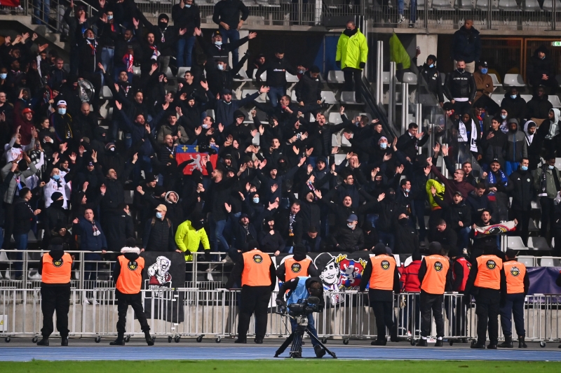 リヨン、仏杯で暴動のサポ非難…犯人特定まで全ファングループをアウェイ戦出禁に