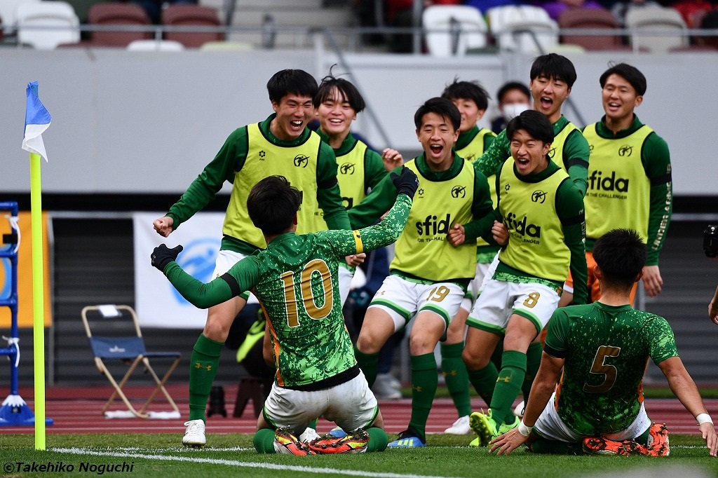 【写真ギャラリー】2022.1.10 第100回全国高校サッカー選手権大会 決勝 大津 0－4 青森山田