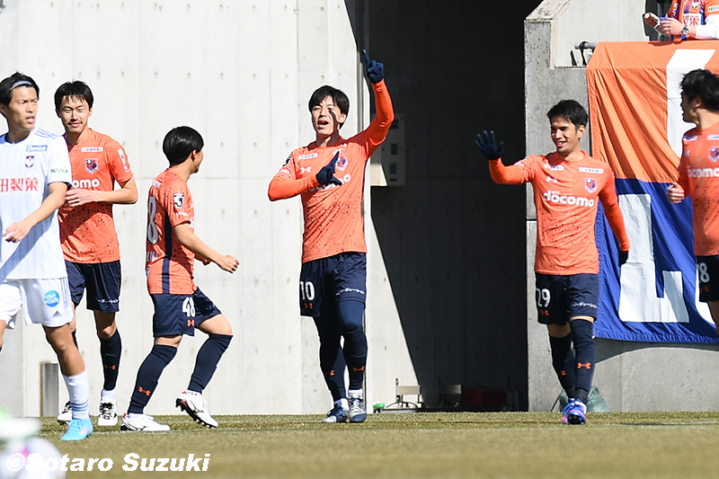 点の取り合いとなった“オレンジダービー”はドロー…横浜FCが開幕2連勝／J2第2節