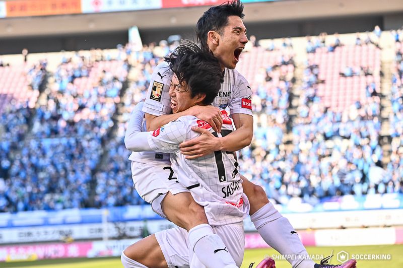 王者・川崎Fが序盤に2得点！　ルーキーDF佐々木旭のJ初ゴールなどで鹿島を撃破