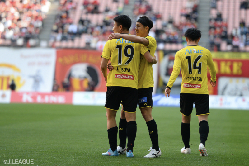 柏、FW細谷のゴールで先制もドロー決着…名古屋GKランゲラックが好守を連発