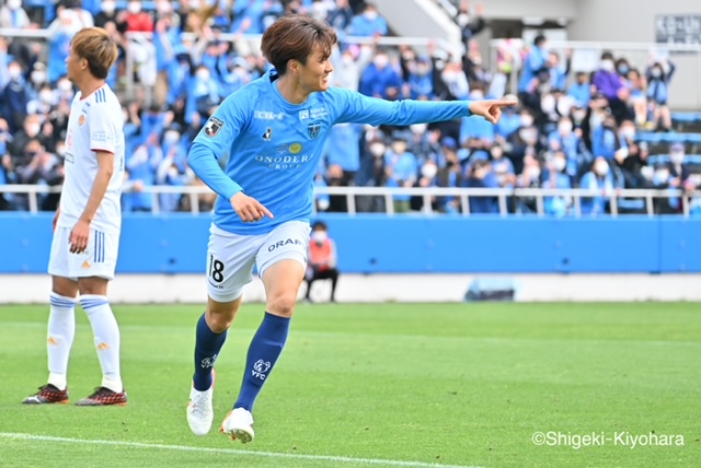 横浜FCを逆転勝利に導く2発！　10試合で10得点、“エースの風格”漂う小川航基「思い切りの良さが好調の要因」