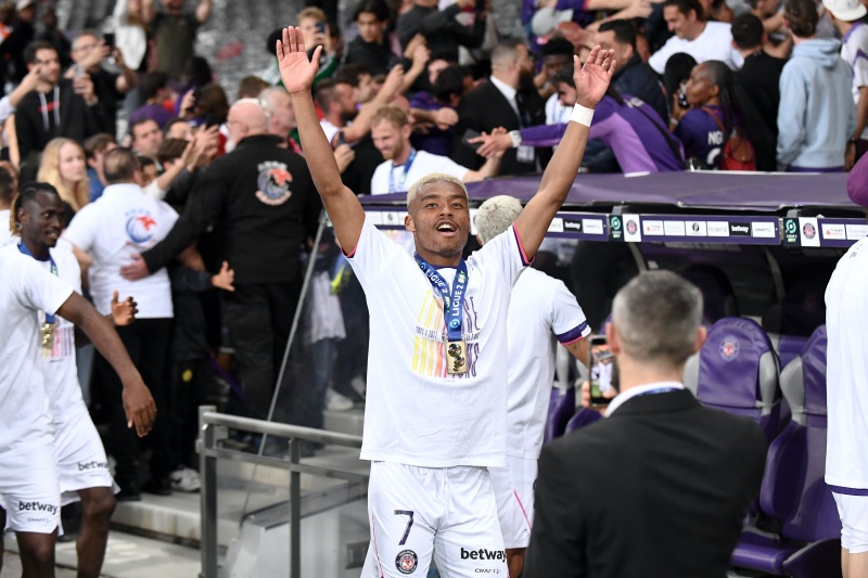 トゥールーズがリーグ ドゥ優勝を決める オナイウ阿道は今季2桁ゴール達成 サッカーキング