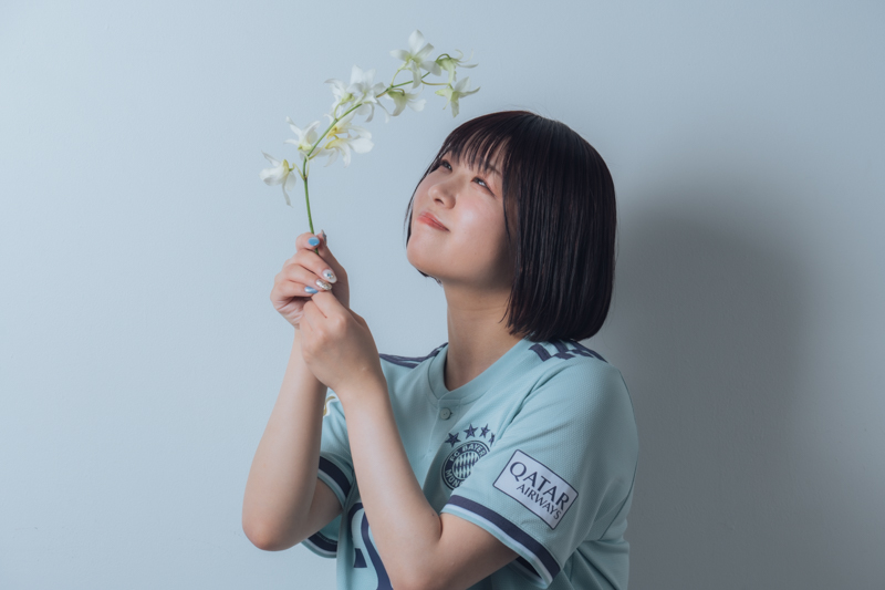 【サッカーキング×Pococha】「ファッション企画　撮影モデル決定戦！」を勝ち抜いた「Hime」さんが、バイエルンのユニフォームを着て登場！