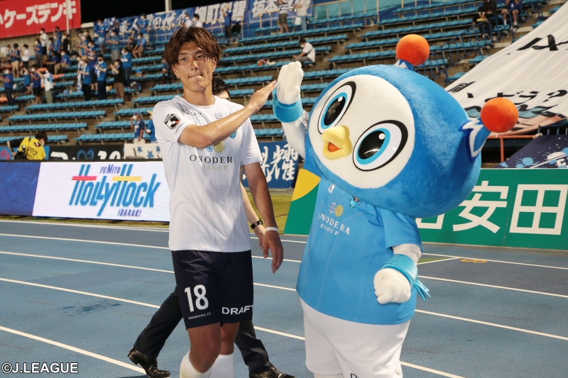 横浜FCが3連勝で首位キープ！　新潟と仙台も白星…長崎はカリーレ監督の初陣勝利で4位浮上／J2第24節