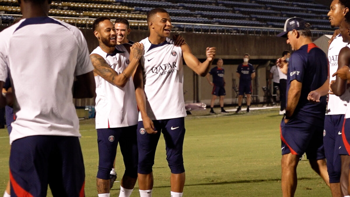 PSG、浦和戦へ前日練習で調整　ラモスやメッシらが笑顔で“鬼ごっこ”