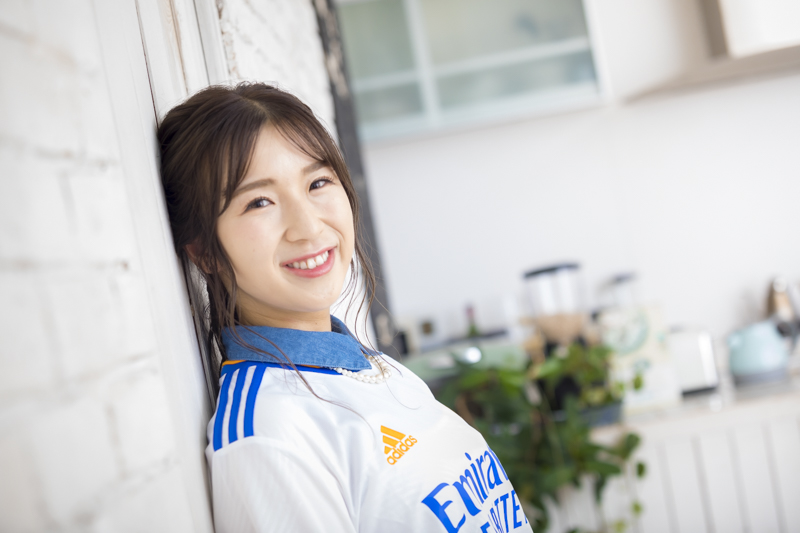 【SK×Pocochaコラボグラビア】aoi「サッカーが好きです！　DAZNのピッチリポーターの経験も」