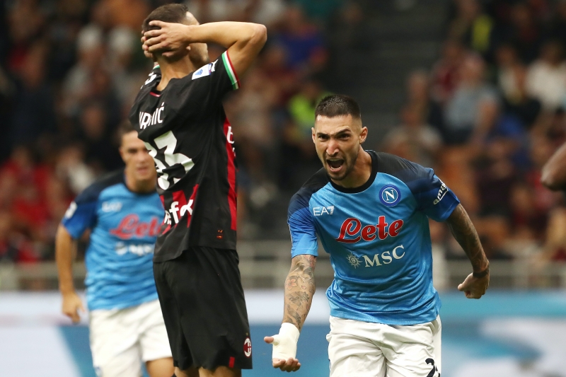 セリエa 首位決戦 を制したのはナポリ ミランはジルーが3戦連発も今季初黒星 サッカーキング