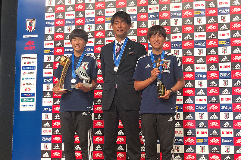 ヤングなでしこ帰国報告会見…“主将”長江伊吹＆“MVP”浜野まいかが成長を誓う「なでしこで世界一を…」