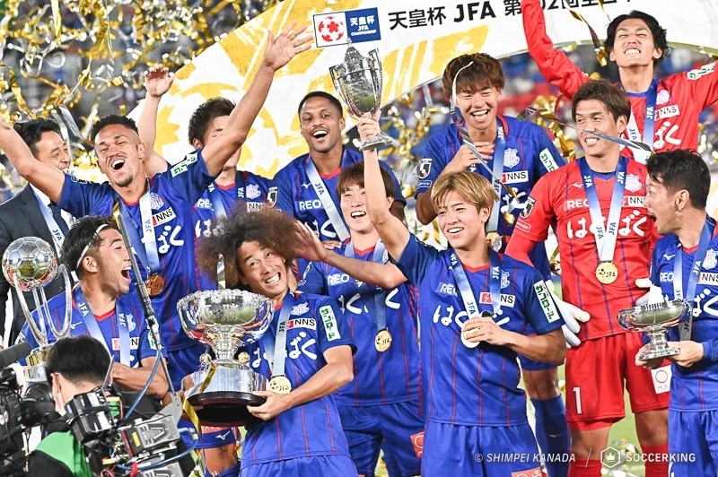 甲府、PK戦に及ぶ死闘を制し天皇杯を初制覇！　広島を退けJ2勢として11大会ぶりの優勝飾る