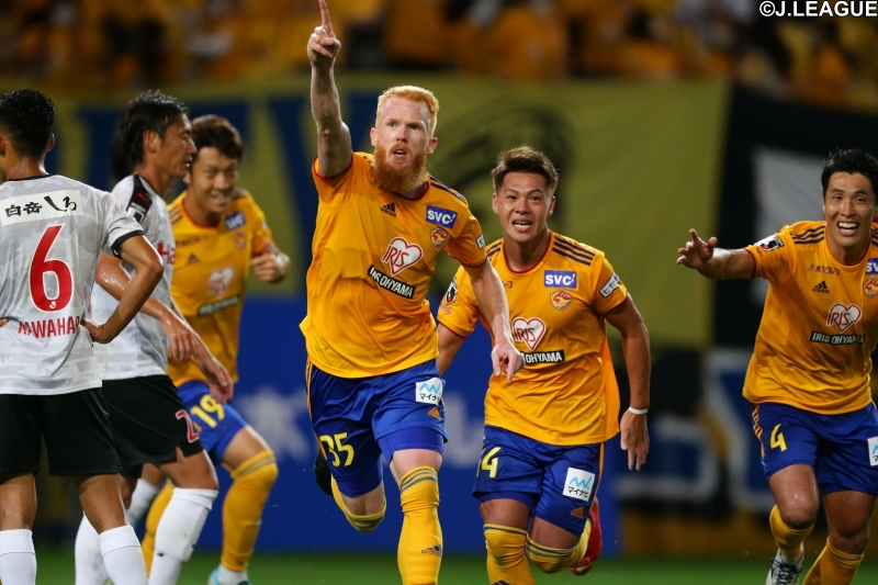 新潟優勝、横浜FC昇格！　プレーオフ残り一枠は三つ巴の争いに／J2第41節