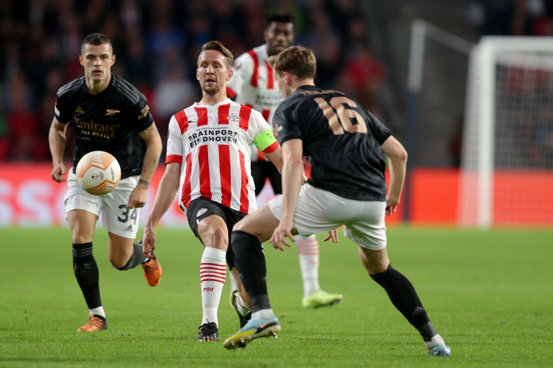 PSV、アーセナル