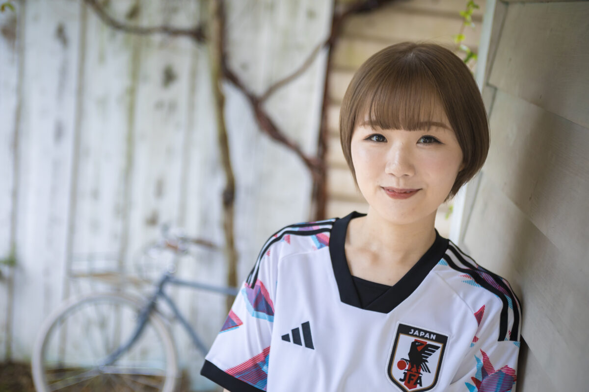 【SK×Pocochaコラボグラビア】のん「浦和レッズサポーターです！　サッカーが大好き！」