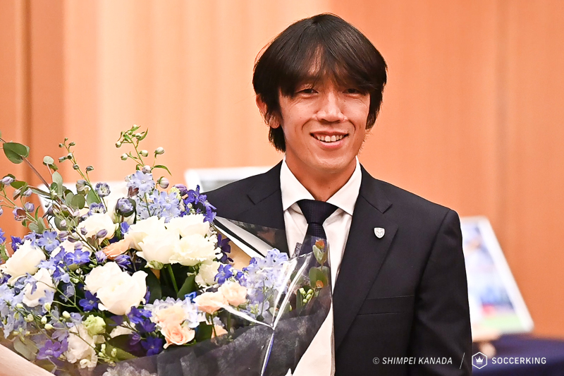 プロキャリア26年に幕引き…中村俊輔、44歳までプレーできた原動力は「サッカーが好きという気持ち」