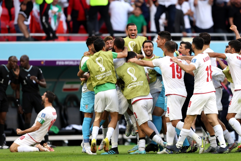 イランが劇的勝利！　終了間際の2得点で10人のウェールズ撃破