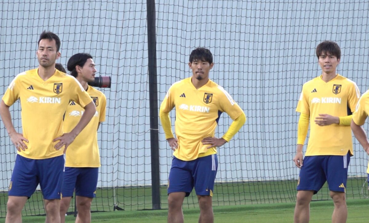 別メニュー続いた守田英正も！　日本代表26名全員揃ってピッチに