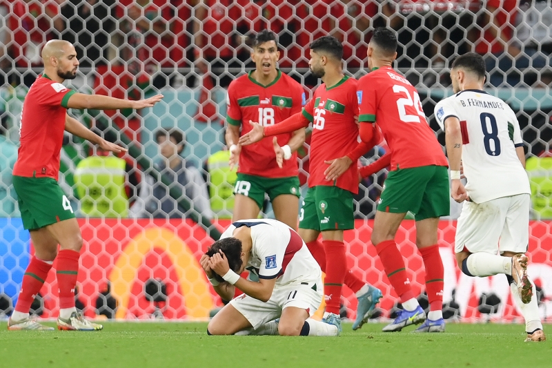 モロッコがアフリカ勢初のワールドカップ4強進出 退場者出すもポルトガルの猛追振り切る サッカーキング