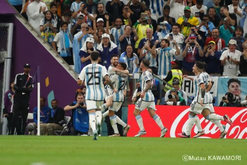 Netherlands_Argentina_221209_0010_