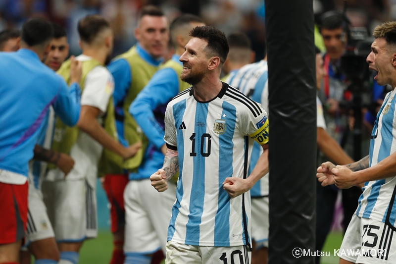 Netherlands_Argentina_221209_0012_