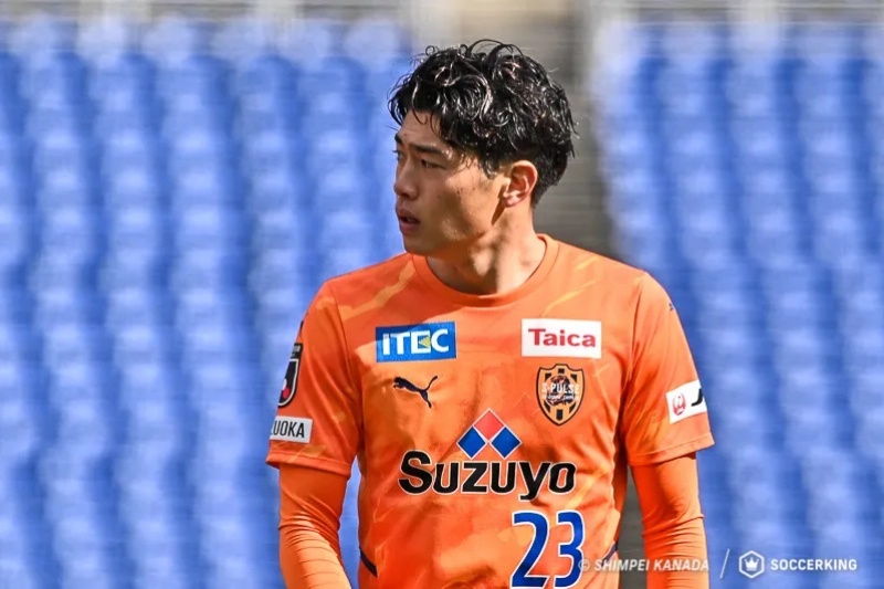 鈴木唯人