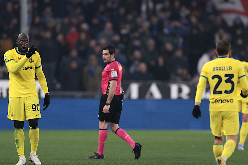 試合中にバレッラとルカクが口論も…インテル指揮官は「すでに解決した。彼らは素晴らしい友人」