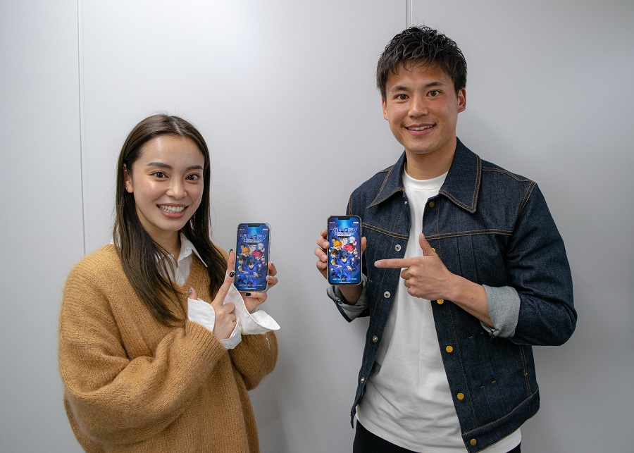 宮市亮が大興奮で“神引き”も！？スマホゲーム『ブルーロック』に“勝利の女神”SHONOと挑戦
