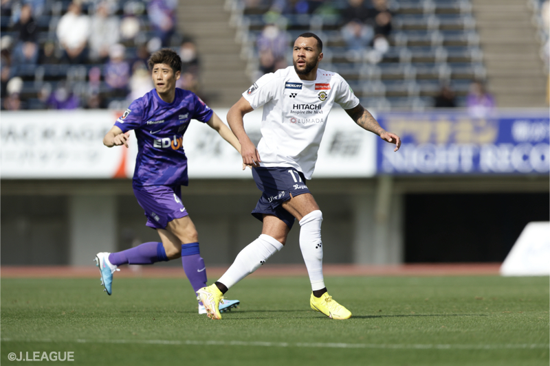「空中戦で勝てなかった」悔やむ柏の新大型FWフロート…封じた広島DF荒木隼人は無失点勝利に「気持ちいい」