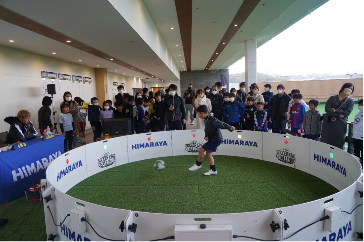 体験型店舗でサッカー版BRAKING DOWN！　1分間でサッカーの技術を競え合えるSOCCER KING CHALLENG開催中
