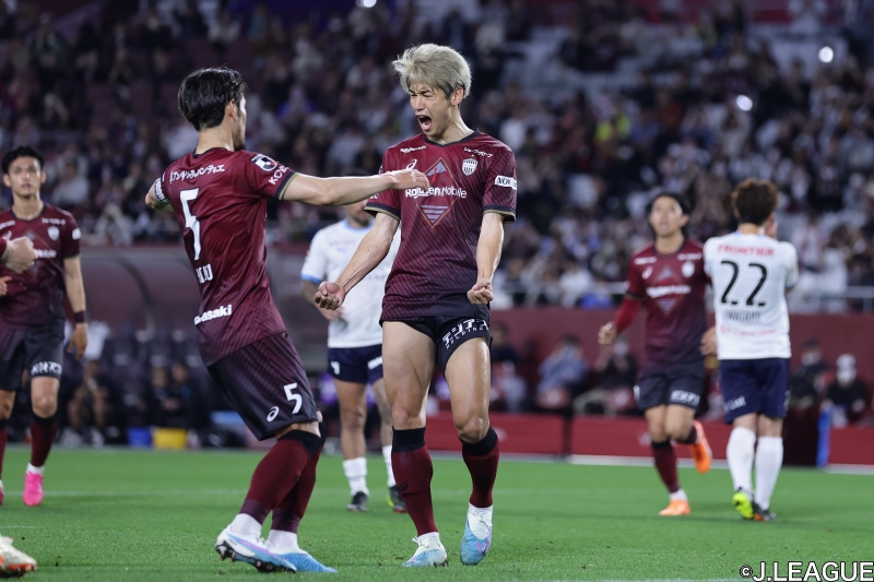 神戸が首位堅持、最下位の横浜FCに快勝！　大迫勇也は2発で今季9得点目