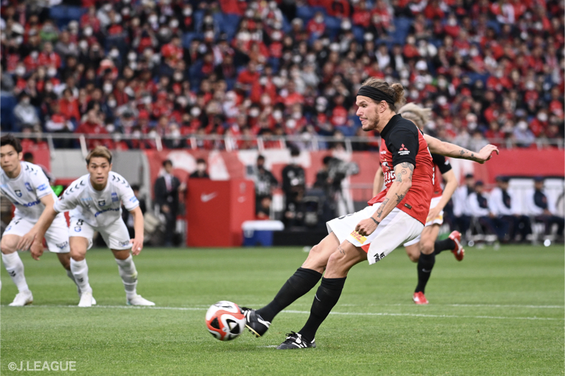 浦和が3得点逆転勝利でリーグ3試合ぶり白星！　G大阪は6試合未勝利に