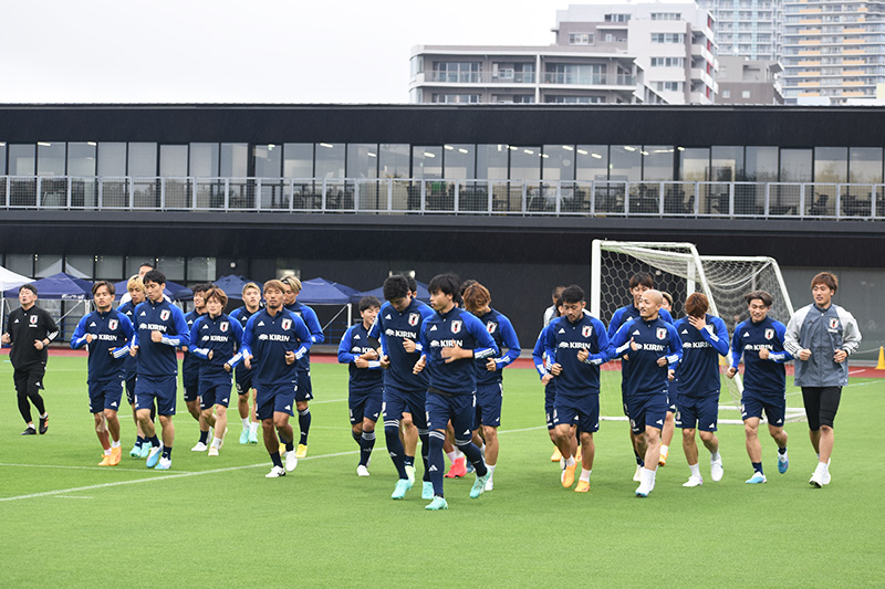 日本代表が始動！　雨が降る中、1時間半みっちり練習実施