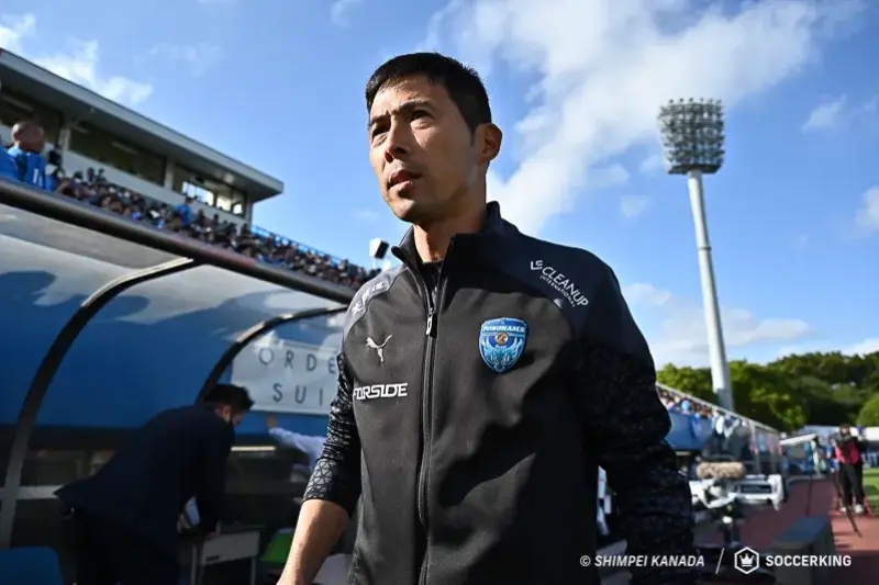 横浜FCを率いる四方田修平監督