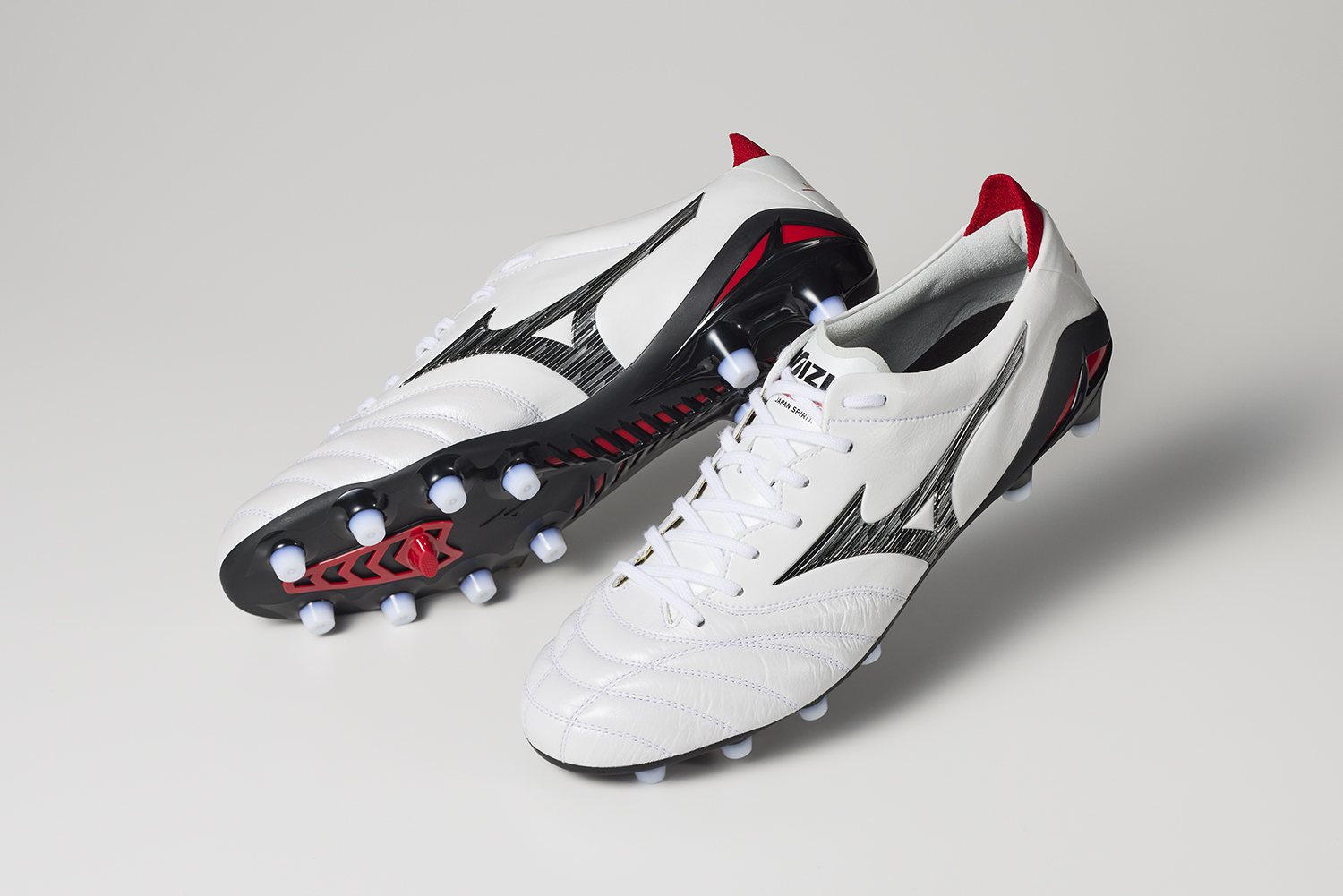 モレリアネオ4β 26cm モレリアネオ4β 26cm モレリアモレリアネオ4β ブラック×ゴールド 27.5